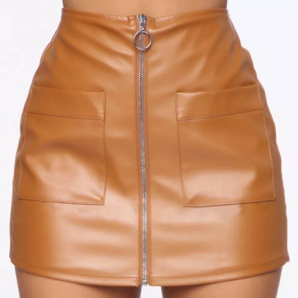 🔥 F21 Faux Leather Zippered Mini Skorts